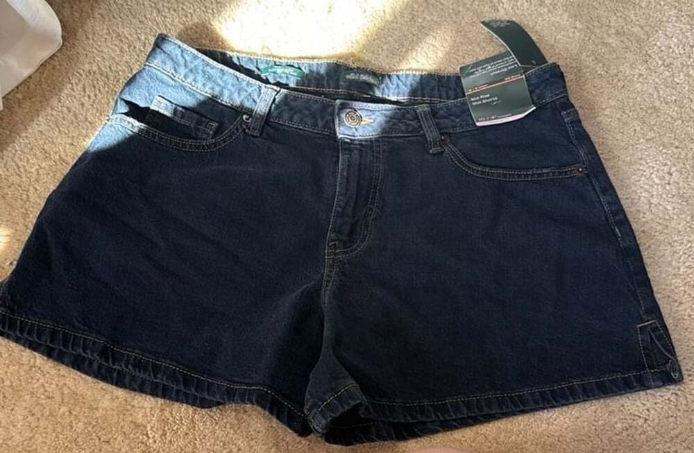 Wild Fable Mid-Rise Midi Denim Shorts Size 10
C9